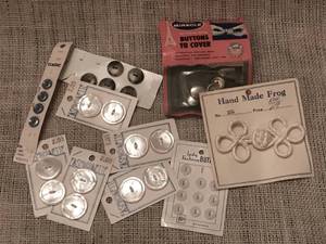lot 1058 image: Assortment of Vintage Buttons