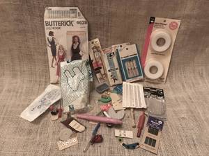 lot 1060 image: Vintage pattern and lots of sewing misc.