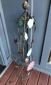 lot 1069 image: 40 Fun Metal Yard Art piece--flowers, ladybugs, birds
