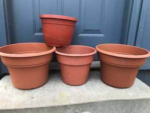 lot 1075 image: Terra Cotta colored Resin Planters