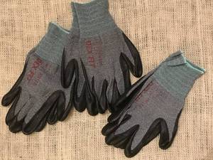 lot 1078 image: WorkGarden Gloves--set of 3 (size Medium)