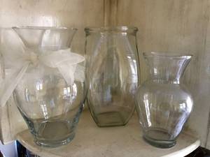 lot 1090 image: Set of Glass Vases