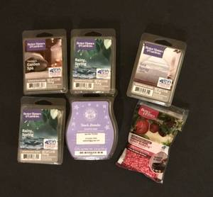 lot 1092 image: Assortment of Scented Wax Cubes (French Lavender, Rainy Spring Day, Garden Spa, etc.)