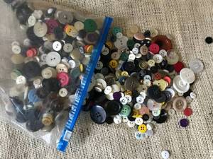 lot 1103 image: Assortment of Buttons