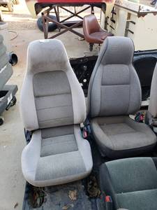 lot 3005 image: Mismatched Bucket Seats