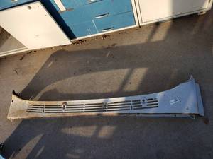 lot 3007 image: 1972 OEM Chevrolet Pickup Cowl Vent