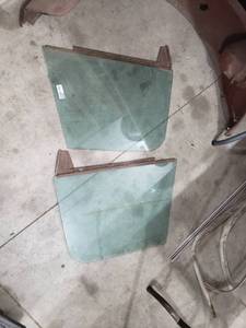 lot 3022 image: 1969-1972 Chevrolet Pickup Door Glass - OEM