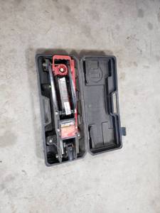 lot 3033 image: 2 12 Floor jack
