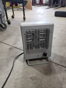 lot 3036 image: Rival Electric Heater