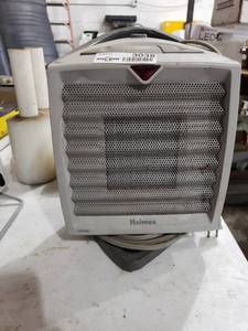 lot 3038 image: Holmes Accutemp Heater