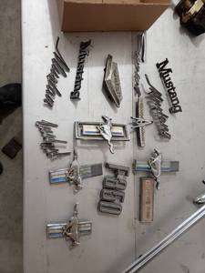 lot 3060 image: Box Ford Emblems