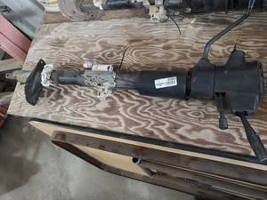 lot 3083 image: 80s Tilt Steering Column w Keys