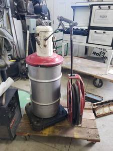 lot 3087 image: Pneumatic Grease Gun w Reel (Lubester)