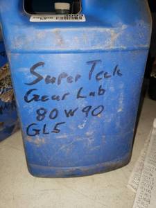 lot 3093 image: 2 Gallon Supertech 80w90