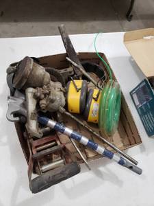 lot 3128 image: Box of misc Tools