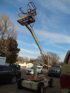 lot 3137 image: JLG BL-10 commercial electric 4 wheel drive-able boom lift man lift-  Only 495 hours-