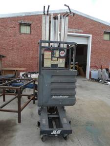 lot 3110 image: JLG AM-30 30AM AccessMaster electric manlift commercial lift- Works