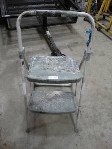 lot 3147 image: 2 step folding step stool