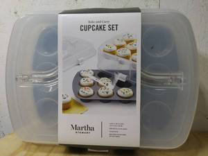 lot 6219 image: Martha Stewart Collection Bake & Carry Cupcake Set