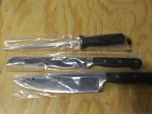 lot 6231 image: Winco KFP-KITA ACERO Knife Set, BlackSilver