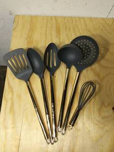 lot 6239 image: Utensil set