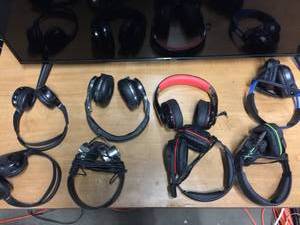 lot 5283 image: Lot of 8 Headphones