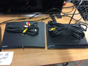 lot 5300 image: Lot of 4 DVD Players