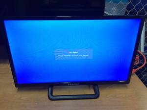 lot 5303 image: Element 24 Flat Screen TV