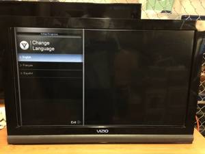 lot 5310 image: Vizio 32 Flat Screen Tv