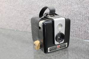 lot 2848 image: Vintage Brownie Hawkeye Camera