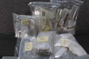 lot 2842 image: Lot of Assorted Size Plastic Storage Bags