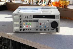lot 2833 image: JVC VHS Hi-Fi Video Cassette Recorder BR-S611U with Manual