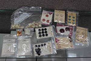 lot 2819 image: Large Lot of Assorted Fashion  Replacement Buttons