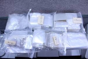 lot 2855 image: Lot of Assorted Size Plastic Storage Bags