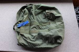 lot 2857 image: Large Army Surplus Green Canvas Bag 21x20