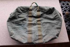 lot 2863 image: Medium Army Surplus Green Canvas Bag 23x20