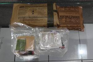 lot 2865 image: Lot of Assorted Vintage Army Rations