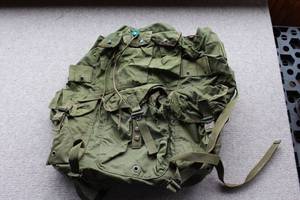 lot 2870 image: Medium Army Surplus Green Nylon Backpack