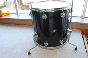 lot 2897 image: Pacific Floor Tom with Reno Head