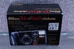 lot 2856 image: Nikon TeleTouch Deluxe Camera Autofocus with 3570mm Lens