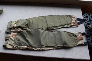 lot 2859 image: Medium-Long Army Surplus Padded Pants