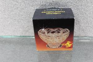 lot 2916 image: Vintage Fairfield Lead Cut Crystal Bowl 6x4. Includes Box and Certificate of Authenticity