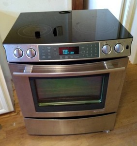 lot 8982 image: electric slide-in jenn air range stove oven just in time for Christmas