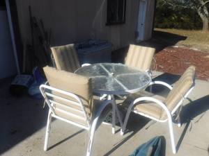 lot 8918 image: Round patio table with chairs and umbrella