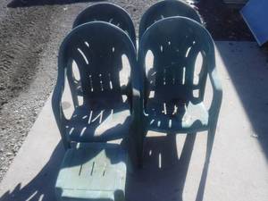 lot 8919 image: patio chairs