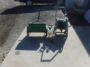 lot 8922 image: Lawn care items