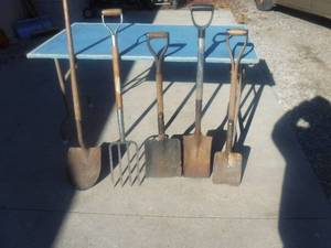 lot 8927 image: Garden tools