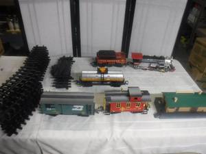lot 8941 image: Model train and track