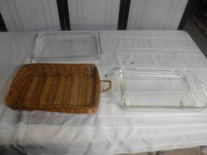 lot 8967 image: Rectangle glass baking dishes