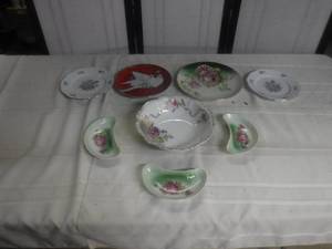 lot 8972 image: Vintage dishes